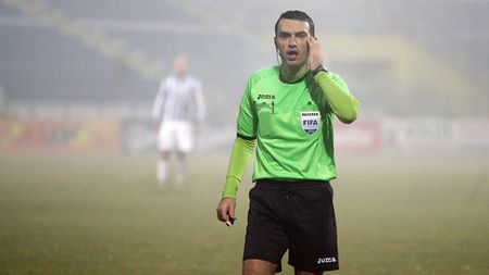 Ieșenii critică dur arbitrajul lui Ovidiu Hațegan, după eșecul cu Astra. ”Doi oameni au făcut diferența pe teren: Budescu și Ovidiu Hațegan”. Ce reproșuri i se aduc centralului FIFA arădean