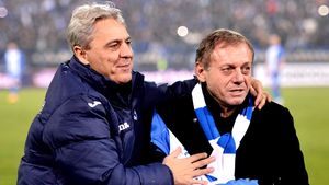 Lorena Balaci, furioasă pe Mititelu, după ce acesta a vrut să numească stadionul după numele tatălui ei, deși în trecut l-a insultat: „Lui tata nu i-au scris pe mormânt, ca lui Cârţu pe gard, pentru că e păzit cimitirul”