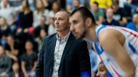 Interviu cu Claudiu Fometescu, antrenorul echipei Steaua: " Am fost și eu viteaz ca jucător, e firesc. La final de meci, mai ales când ai pierdut, cauți vinovatul și e greu să arăți spre tine, ca jucător"