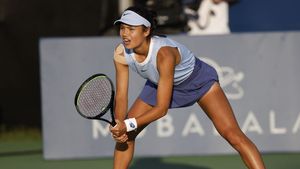 Emma Răducanu uimește din nou! Calificare în prima finală WTA a carierei pentru britanica de origine română