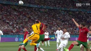 Moment de panică în Portugalia - Franța! Danilo s-a prăbușit pe teren, după ce a fost faultat de către Lloris | FOTO