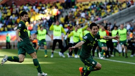 Slovenii joacă fotbal, noi facem plajă! VIDEO 3D