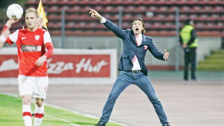 "Câinii" sunt avertizați: "Nu ar fi indicat să meargă peste ei și să încerce să tranșeze jocul! Steaua are jucători foarte buni în situații 1 contra 1"