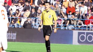 Ovidiu Hațegan va arbitra Astra - Steaua.** Vezi brigăzile meciurilor de duminică