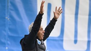 Sorin Cârțu nu se teme de o eventuală acțiune împotriva lui din partea celor de la U Cluj: "Oblemenco e casa mea şi sunt preşedinte. Le-am spus vreo două, după ce au înjurat şi au făcut semne obscene". SPECIAL