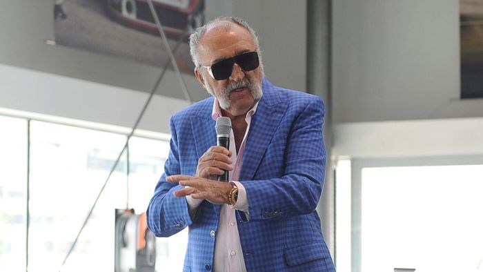 Ion Țiriac face „bijuteria” din Braşov în proiectul de 100.000.000 de euro! Transformă ștrandul într-un patinoar de 5 stele