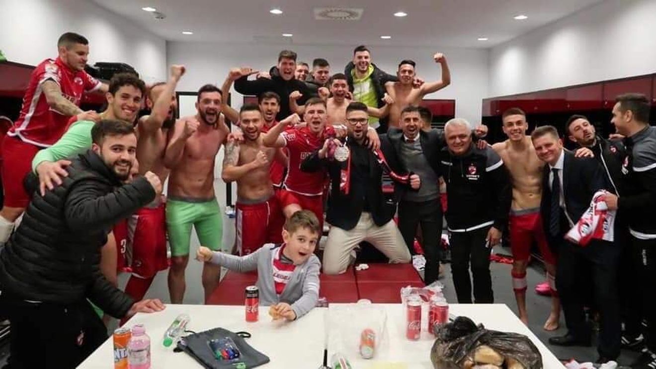 Scandal la Dinamo! Imaginea cu cola și sandvișuri, după victoria cu FCSB, a declanșat războiul: „Cine mai e și prăzarul ăsta!? Să ne lase Păcală în pace!" | EXCLUSIV