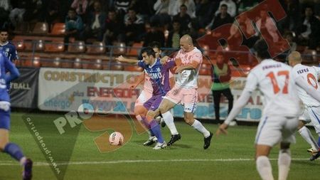 Adrian Iencsi este nemulțumit:** "Arbitrul i-a împins de la spate! Își bate joc de munca noastră"