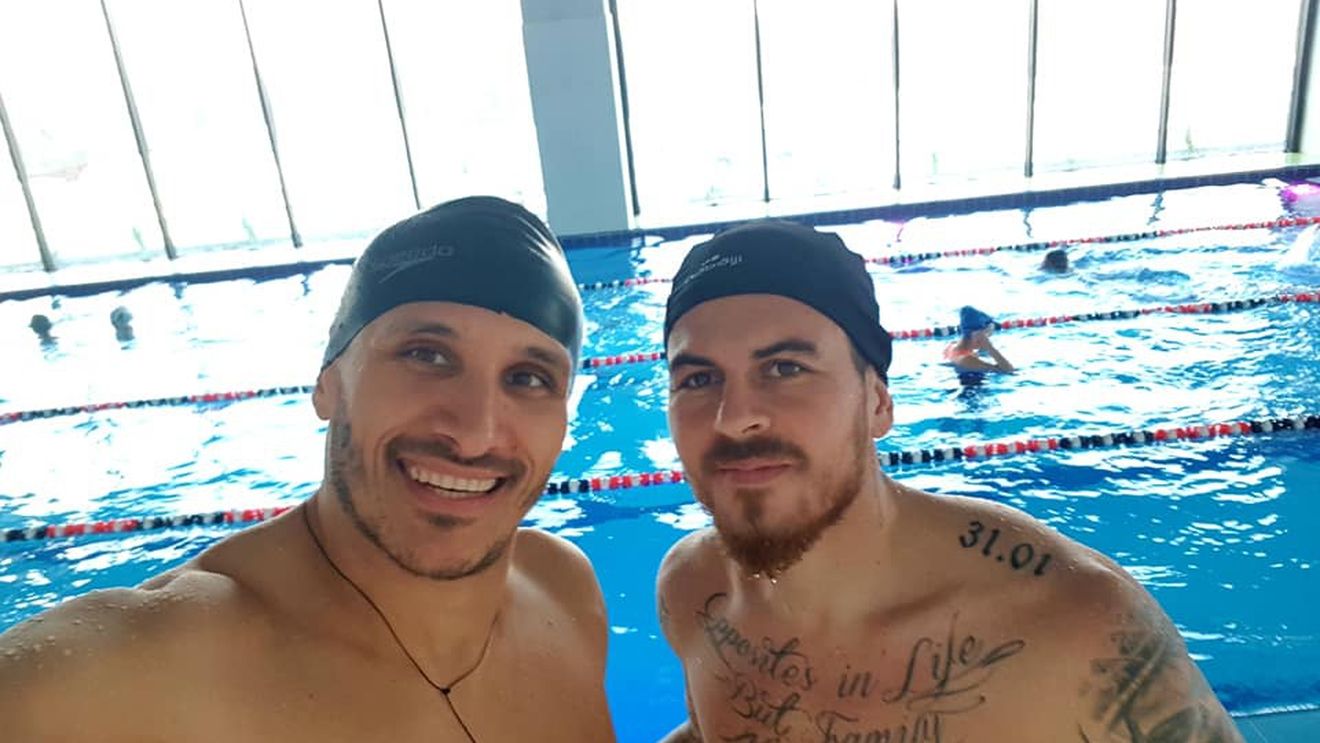 FOTO | Denis Alibec, relaxare și recuperare în piscină: "Colegi de manevre, cu istorisiri despre prezent și viitor"