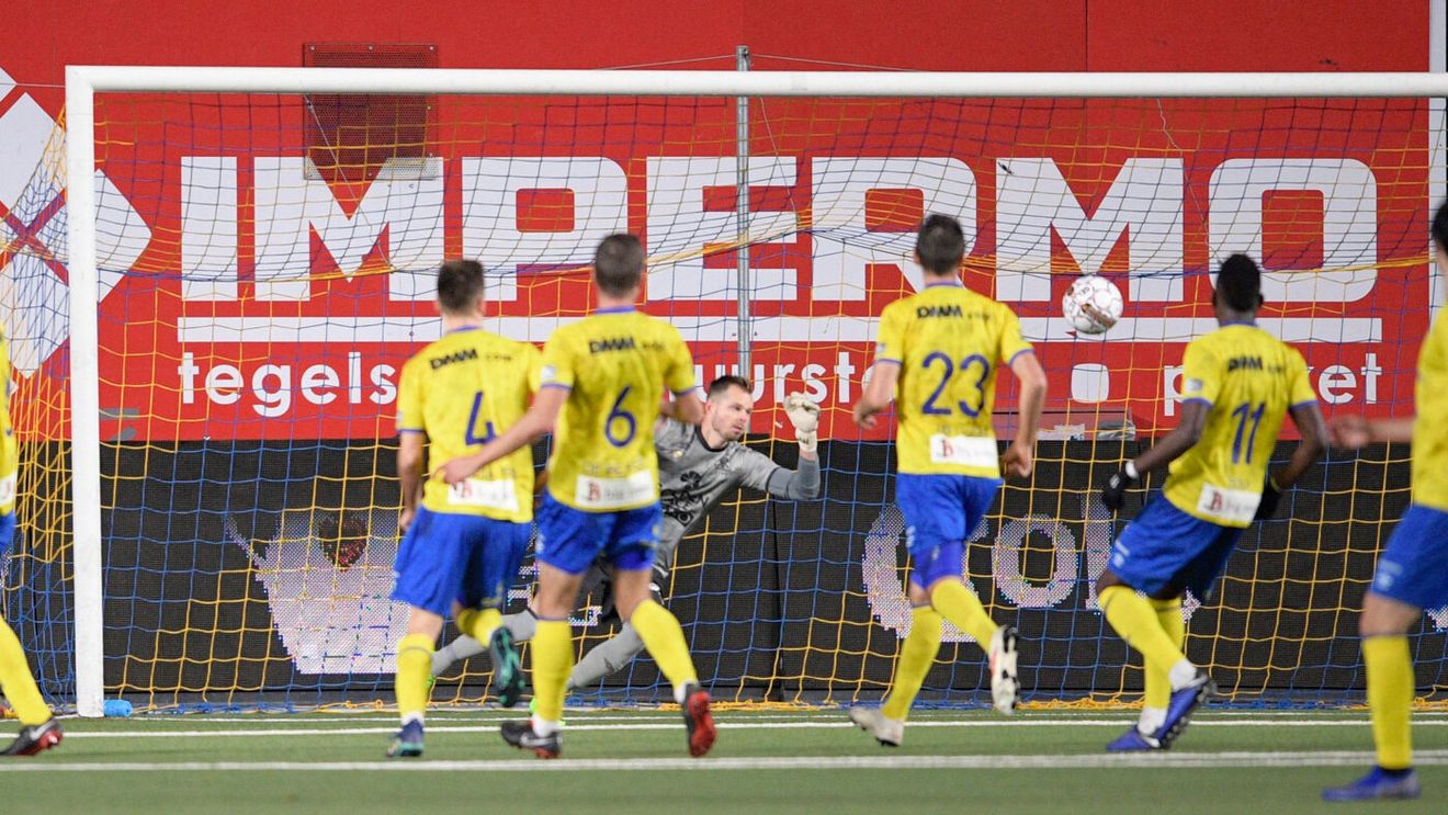 Google angajează fotbaliști cu 200 de dolari pe meci. Le plătește zborul și cazarea