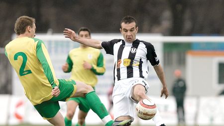 "Șepcile roșii" mai au două variante de salvare