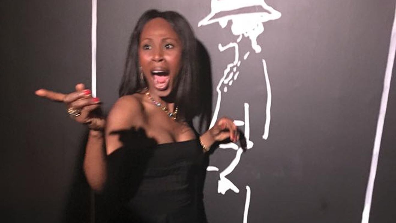 Tatăl copilului ei e milionar din fotbal, dar ea se teme că va fi aruncată pe străzi: „Noi riscăm să ajungem homeless, iar el se plimbă cu avioane private şi iahturi luxoase”