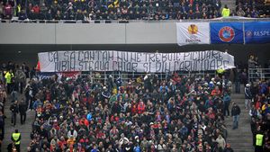 Meciul Steaua - Chelsea, mană cerească pentru bișnițari!** Sute de bilete au fost scoase la vânzare la prețuri și de trei ori mai mari