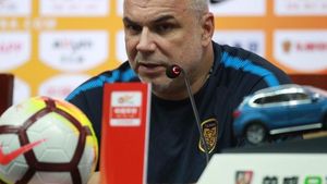 Dan Petrescu și Cosmin Olăroiu s-au duelat în China! Meci cu patru goluri și răsturnări de situație