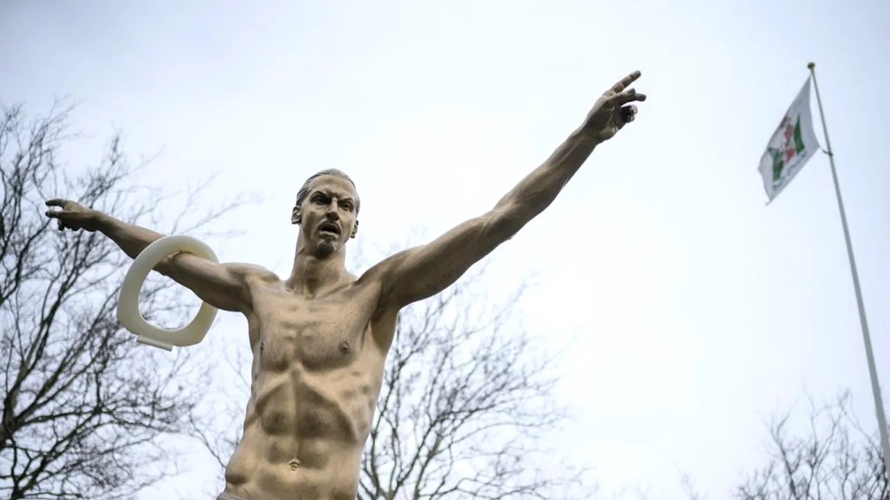 Incredibil! Fanii lui Malmo au încercat să taie cu fierăstrăul statuia lui Zlatan Ibrahimovic
