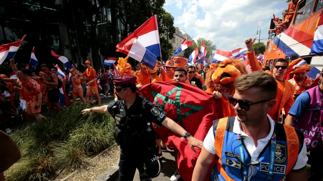 Maghiarii au confiscat steagurile LGBT, înainte de Olanda - Cehia. Cum a intervenit poliția pe străzile din Budapesta