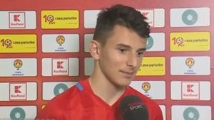 Noul "talisman" de la FCSB dezvăluie: "Am ales Steaua în loc de Bayern, într-un an și jumătate simt că pot deveni titular". Numele "greu" din vestiar care l-a poreclit "copilul meu" și îi ghidează primii pași în carieră