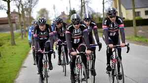 Șase cicliști ai echipei Giant-Alpecin, accidentați serios de o mașină în timpul antrenamentelor. Vedeta John Degenkolb, printre victime