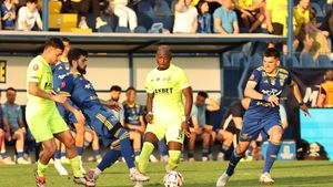 Eliminare şocantă în Superliga! A fost chemat la VAR şi a dat cartonaş roşu, după o fază cum sunt numeroase într-o etapă de campionat