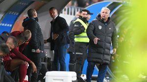 Gestul de neînțeles făcut de către antrenorul lui CFR Cluj în meciul cu Universitatea Craiova: „A apărut o modă nouă! Dan Petrescu respectă și regula asta” | VIDEO EXCLUSIV ProSport Live