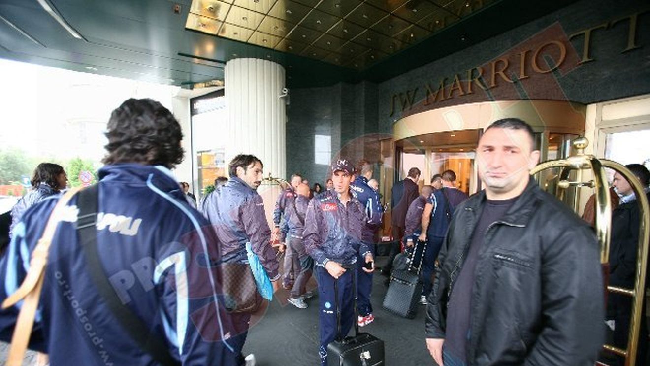 FOTO Napoli a sosit la București!** Cardoso: "E un meci special pentru mine, tatăl meu este dinamovist!"