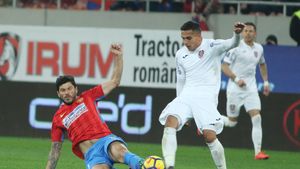 OFICIAL | Cristi Manea a trădat CFR Cluj și a semnat cu FCSB!
