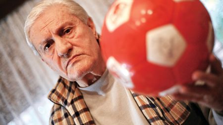 SPECIAL | A murit ultimul supraviețuitor al primului derby Steaua - Dinamo. "Noi nu veneam la antrenament de la băutură!". Dumitru Ignat avea 88 de ani. Povestea lui Nea Nelu, scrisă de ProSport în 2010. Ce spunea despre Dinu și Răzvan Lucescu  