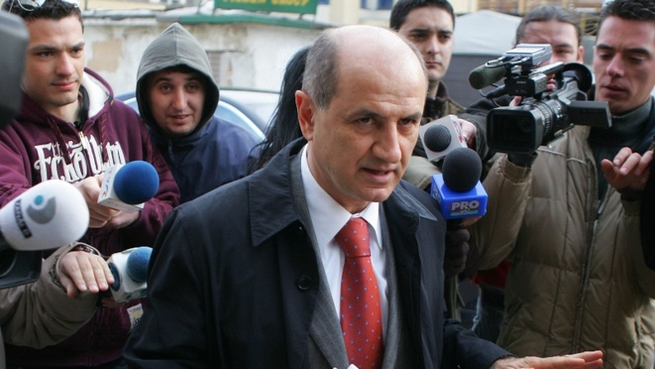 S-a răzgândit? **Copos vrea să reia negocierile cu Stache!
