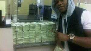 Mayweather a cumpărat în 18 ani peste 100 de mașini de la același dealer auto. Toate au fost plătite cu bani gheață!