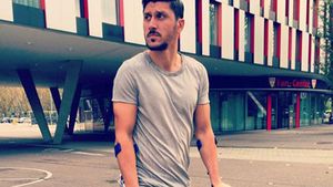 Marica a încheiat perioada de recuperare. Atacantul român a părăsit clinica din Spania: "Mă pregătesc să zbor în Germania, la un ultim control și apoi mă întorc la Konya"