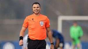 Arbitrul FCSB din Liga Campionilor, suspendat un sezon întreg, după ce a făcut praf un meci care a decis titlul în țara natală! Ce s-a întâmplat după ce a primit pedeapsa record
