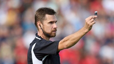 Avram: 'Sandule, pe teren parcă te dedublezi' /** Tudor: "Joc teatru!"