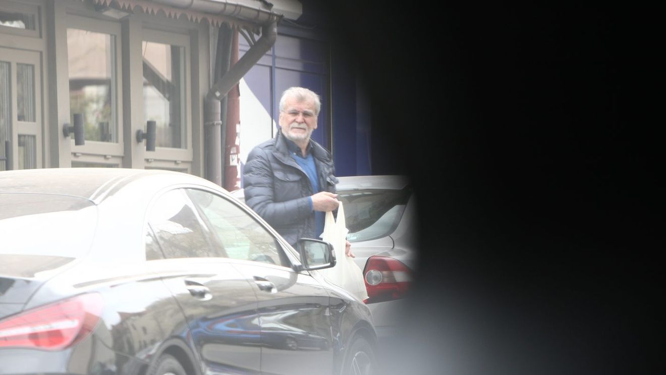 Dinu „Vamă” nu se teme de coronavirus! Cum a fost surprins fostul președinte de la Rapid, în vârstă de 64 de ani | FOTO EXCLUSIV