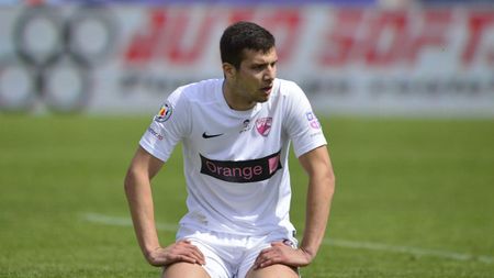 Un centru comercial ce aparține familiei fotbalistului George Țucudean a luat foc! Cauza incendiului: un scurtcircuit la cablurile instalate în tavanul fals