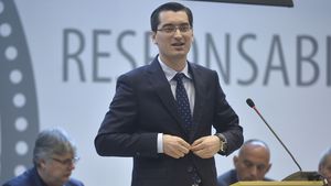 EXCLUSIV | Prima echipă din Liga 1 care sare în ajutorul lui Răzvan Burleanu: "Dacă pierde alegerile, îl luăm președinte la club"