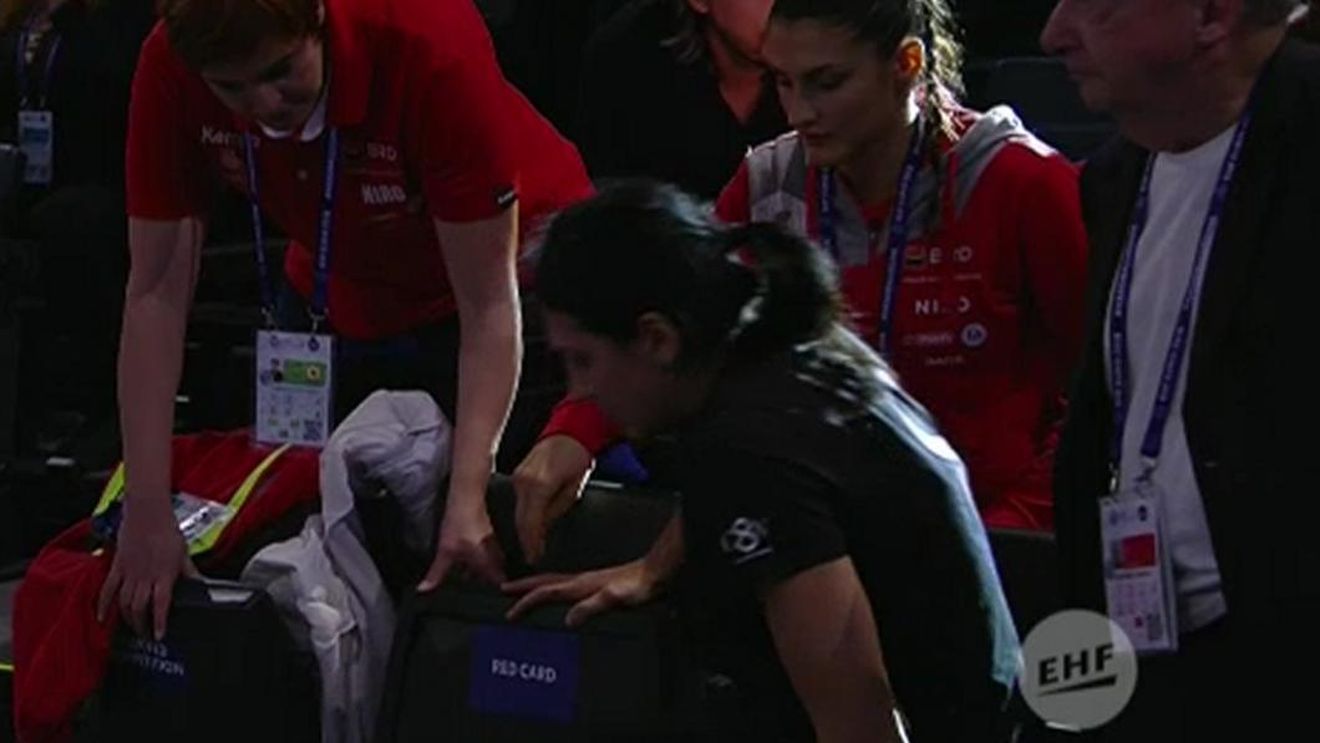 Lider adevărat! GALERIE FOTO | Ce a făcut Cristina Neagu în timpul meciului România - Rusia