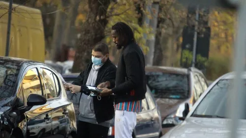 La dinamovistu’ sărac, nici mașinile nu trag. Cum s-a descurcat Abdoulaye Ba când a rămas „înțepenit” în traficul din București | EXCLUSIV VIDEO & FOTO