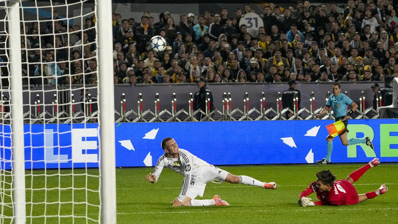 Mama fotbalistului a fost confundată cu sora lui și a devenit celebră peste noapte. Cum arată femeia care a strâns peste 40.000 de urmăritori dintr-un foc