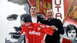 Mircea Rednic vrea să câștige Cupa României cu UTA! Ce le transmite „Puriul" lui Keșeru și colegilor săi