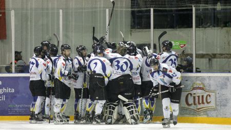 Finală încinsă la hochei. Corona a egalat HSC Miercurea Ciuc la "general", astfel că se vor mai desfășura cel puțin două jocuri pentru trofeu