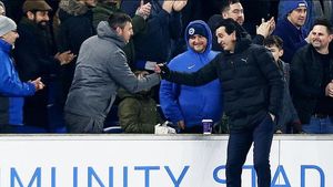 Unai Emery, amendă de 8900 de euro după ce a lovit cu o sticlă un fan al lui Brighton