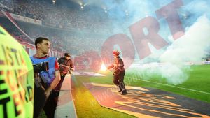 SURSE: unul dintre suporterii dinamoviști se află în comă la spital, după ce a fost bătut de jandarmi