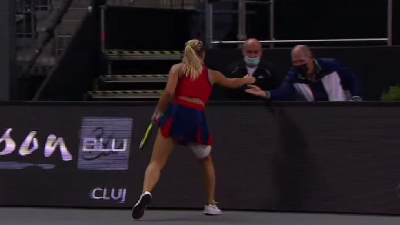 Marta Kostyuk s-a dus „glonț" la antrenorul Simonei Halep! Gest neașteptat al ucrainencei în semifinala de la Transylvania Open | FOTO