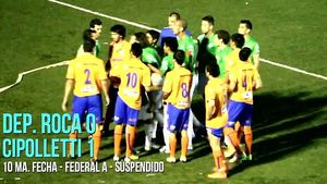 VIDEO | Arbitrul a acordat 12 cartonașe roșii. Incidente incredibile într-un meci de fotbal din Argentina