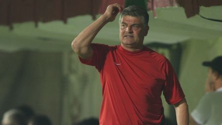 Andone: "Fabbiani lua 10 cartonașe într-un retur, ce atacant e ăsta?"