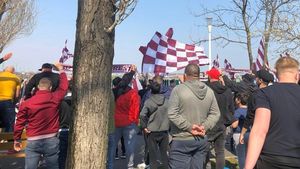 Suporterii Rapidului, atmosferă senzațională la meciul cu Metaloglobus, pentru calificarea în play-off-ul Ligii 2! | FOTO & VIDEO EXCLUSIV
