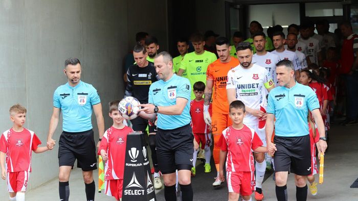 Prima reacție a investitorilor moldoveni, după acuzele de blat de la meciul Hermannstadt - Poli Iași 0-1! Cum se apără după ce fanii gazdelor au acuzat fotbaliștii sibieni că s-au lăsat învinși: „Uitați-vă doar la asta!”. EXCLUSIV