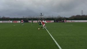 GALERIE FOTO | Bornă importantă: România a dat doi "decari" în meciul de tineret dintre Arsenal și Swansea. Vlad Dragomir continuă să impresioneze: un nou gol pentru "tunari"