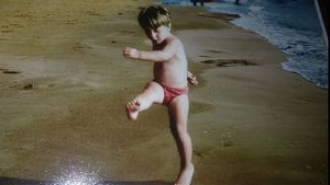 PROVOCARE: Află cine este dinamovistul din imagine! :)