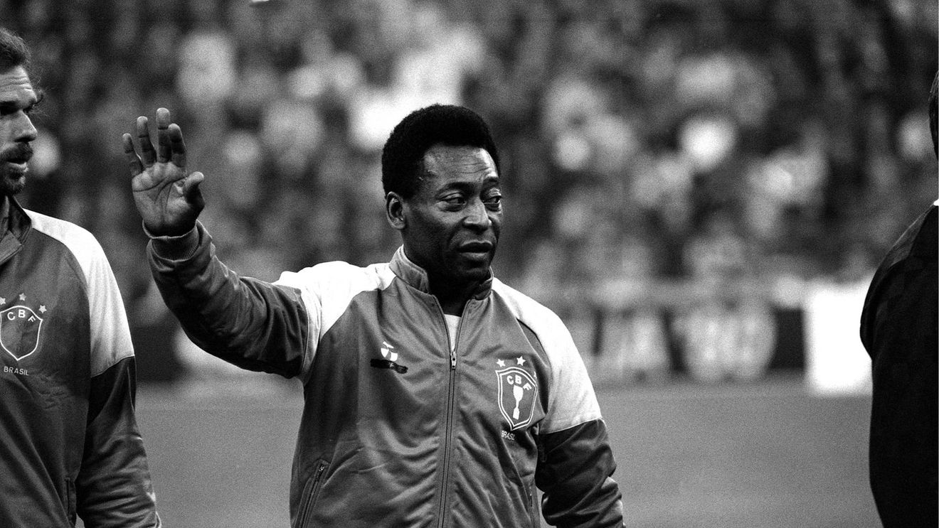 Legendarul Pele i-a cerut unui fotbalist român să se transfere în Brazilia, la Santos: „Eşti făcut pentru noi”
